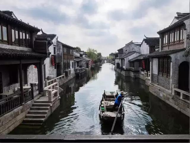 杨紫晒一字肩高马尾美照,她的代表作有哪些?-专业高效的问答平台